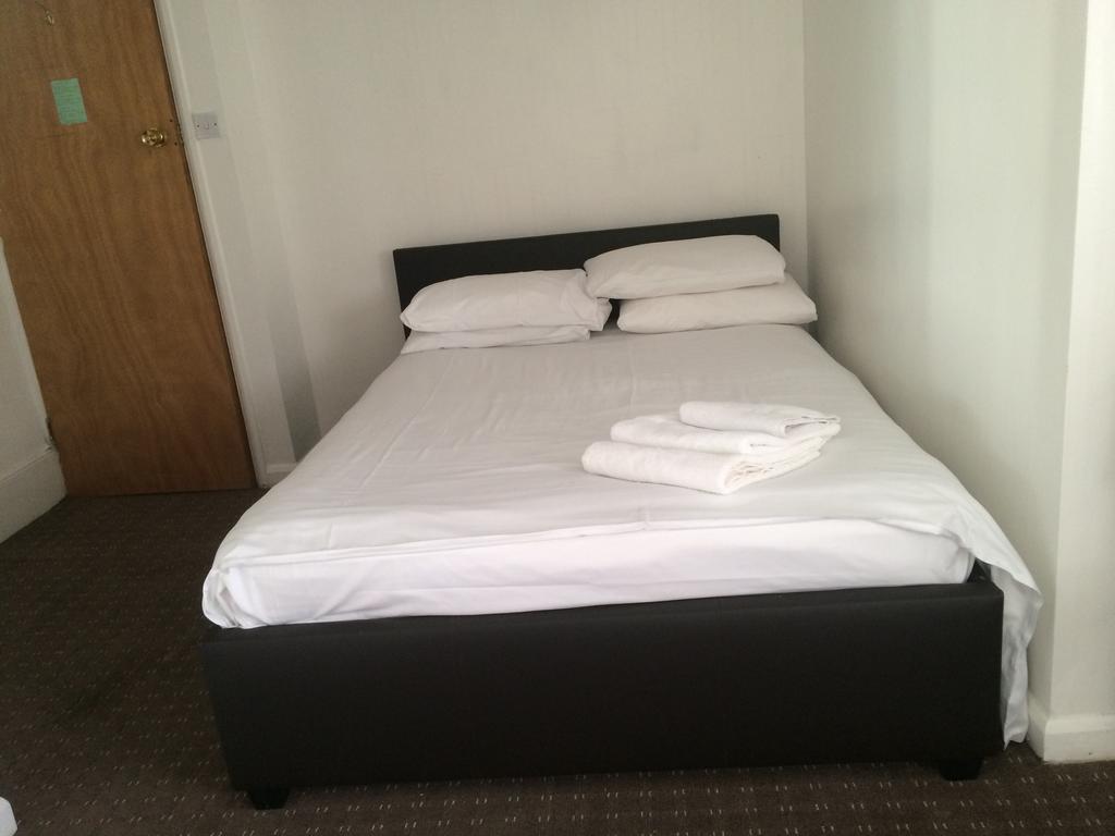 Lindal Hotel Хароу Екстериор снимка