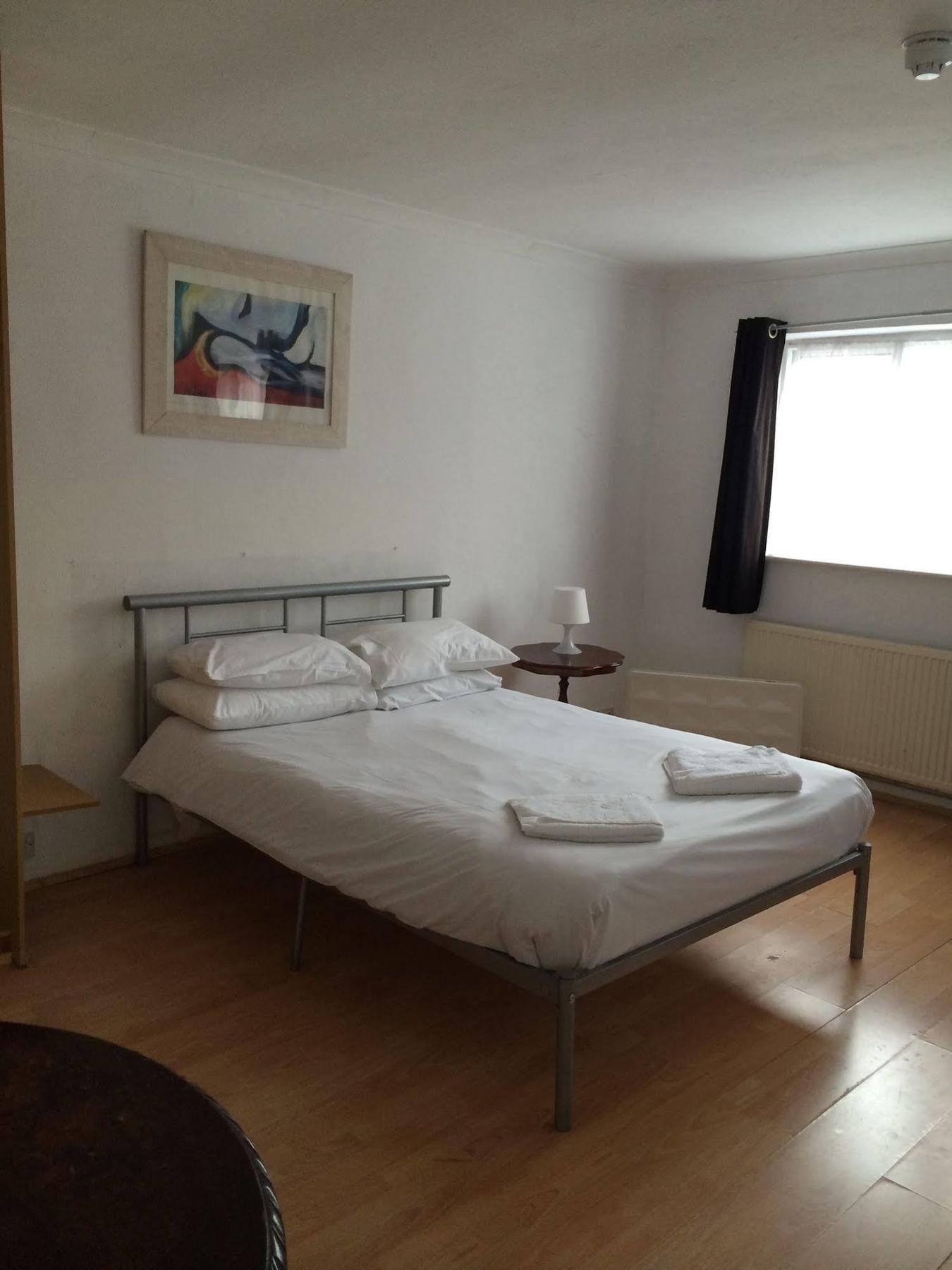 Lindal Hotel Хароу Екстериор снимка